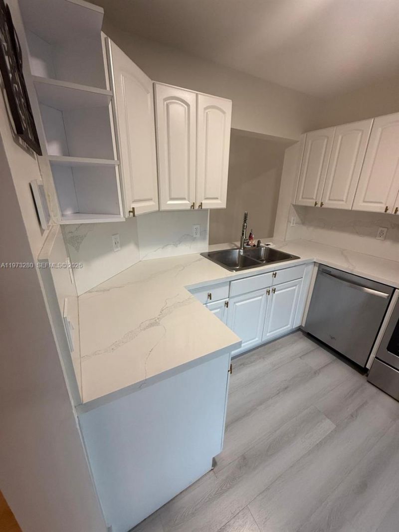 8240 NW 10th St, Unit 10, Miami, FL 33126 Photo