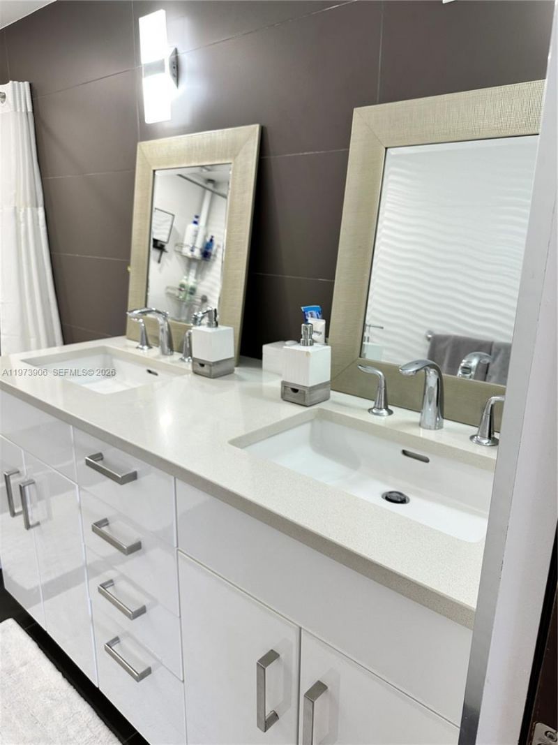 401 Golden Isles Dr , Unit 1013, Hallandale Beach, FL 33009 Photo