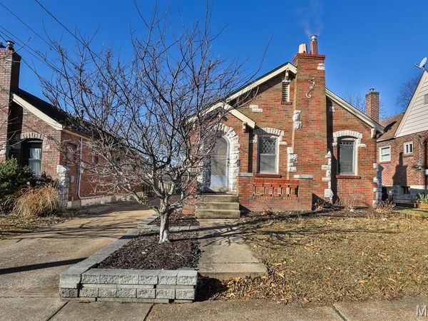 1109 North And South Road, St Louis, MO 63130