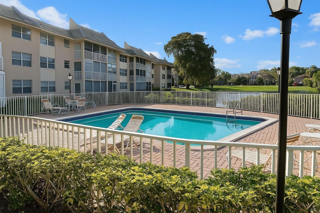 2850 Forest Hills Boulevard, Unit 204, Coral Springs, FL 33065 Photo