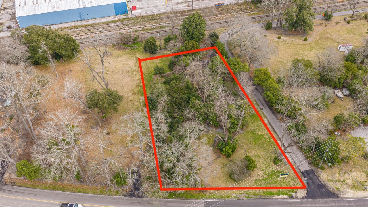 1001 W Richardson Avenue  Photo 4