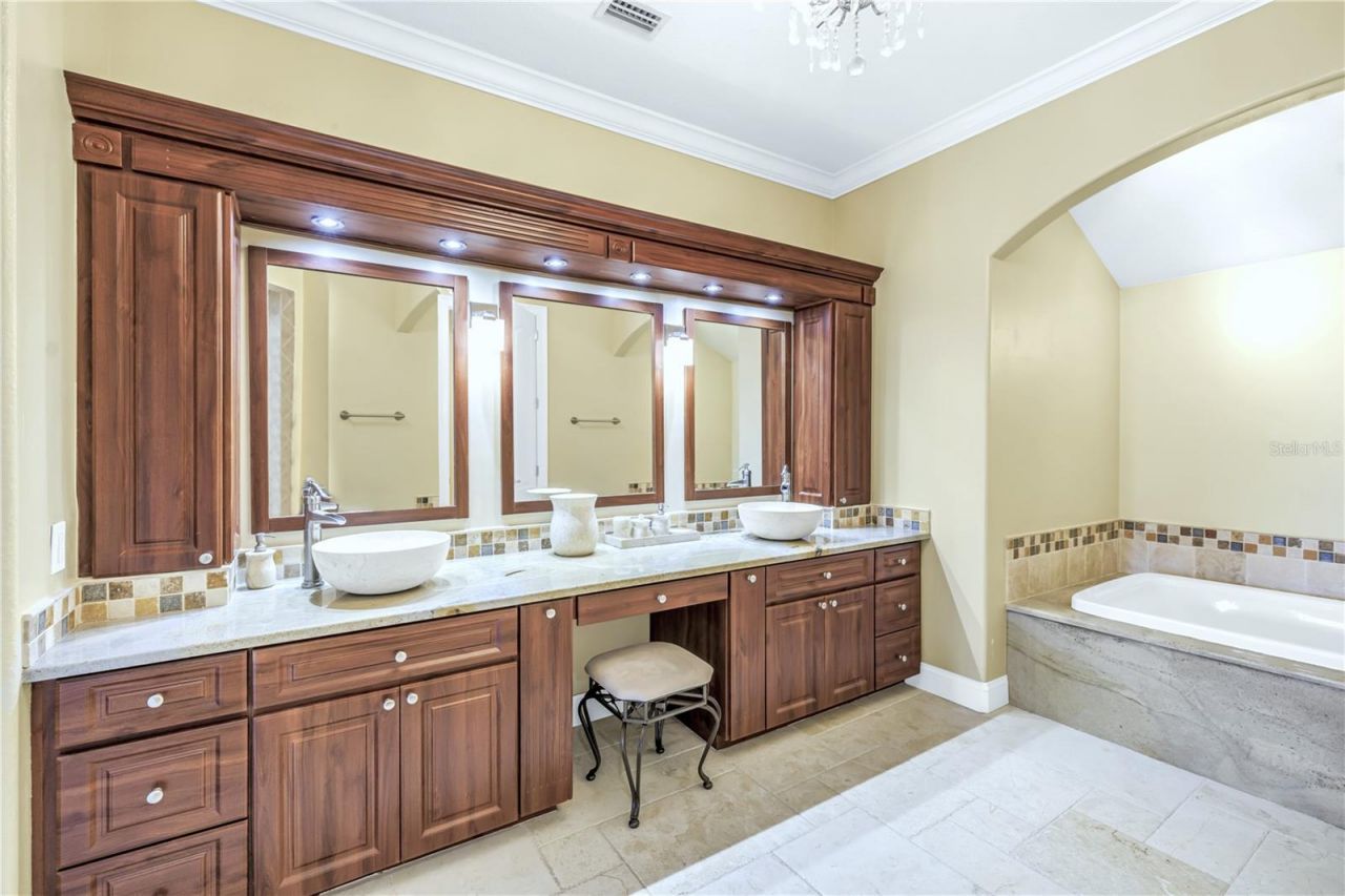 14365 Eagle Pointe Drive, Clearwater, FL 33762 Photo