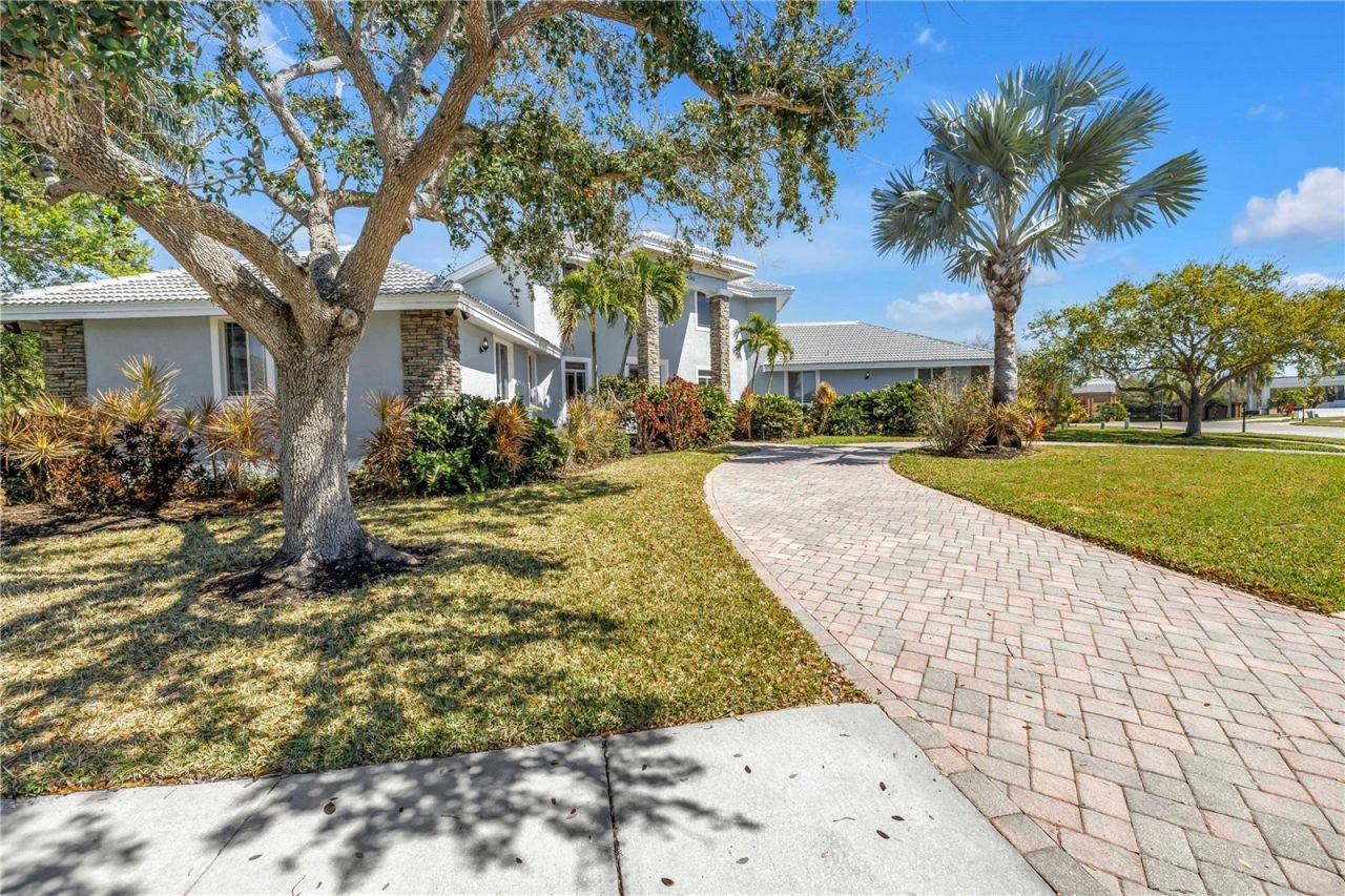 14365 Eagle Pointe Drive, Clearwater, FL 33762 Photo