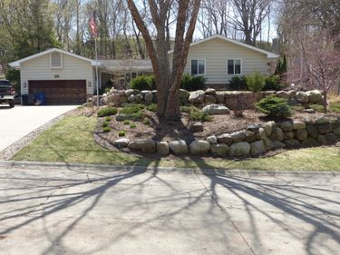 5833 Creek Valley Road, Edina, MN 55439