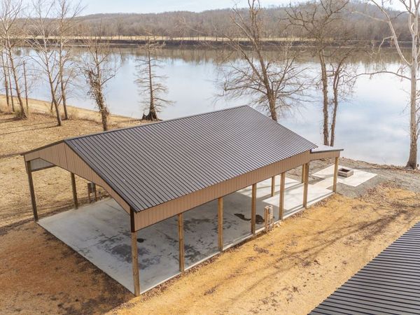 235 Hardin Bottom River Rd, Clifton, TN 38425