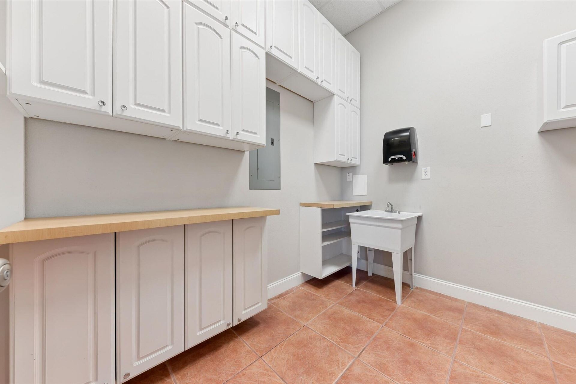 826 N Dixie Highway, Unit 11-15, Lantana, FL 33462 Photo