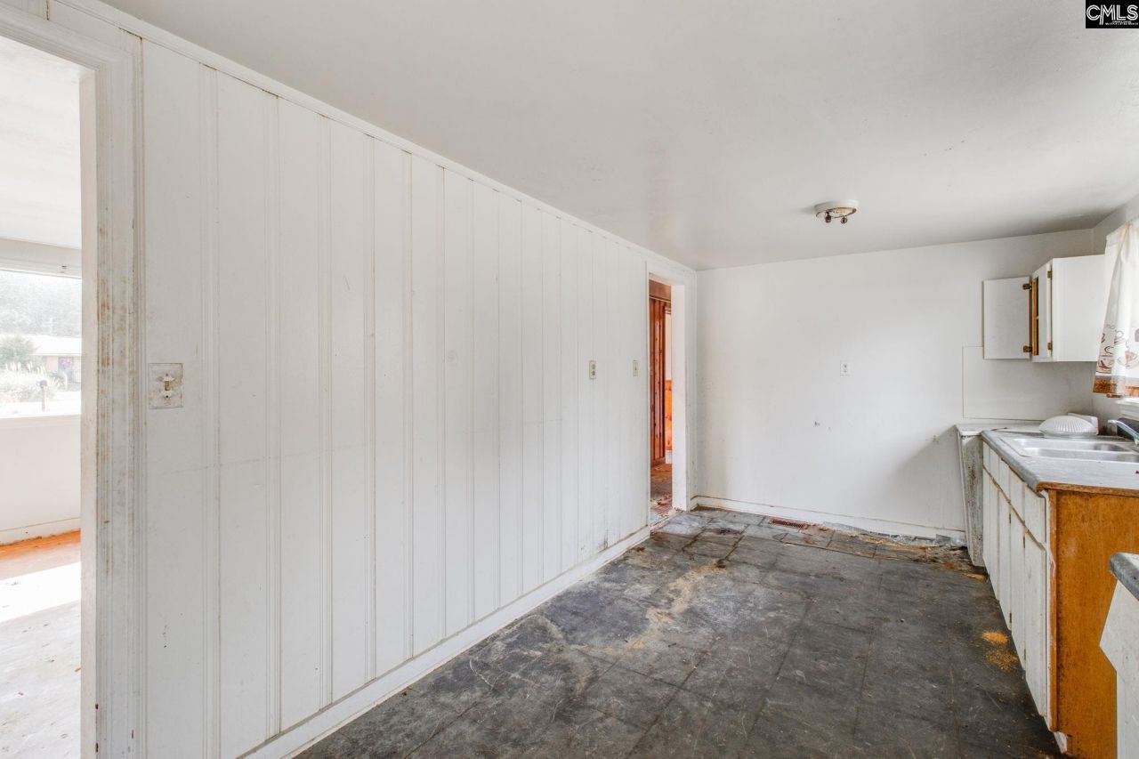 208 Kennerly Road  Photo 4