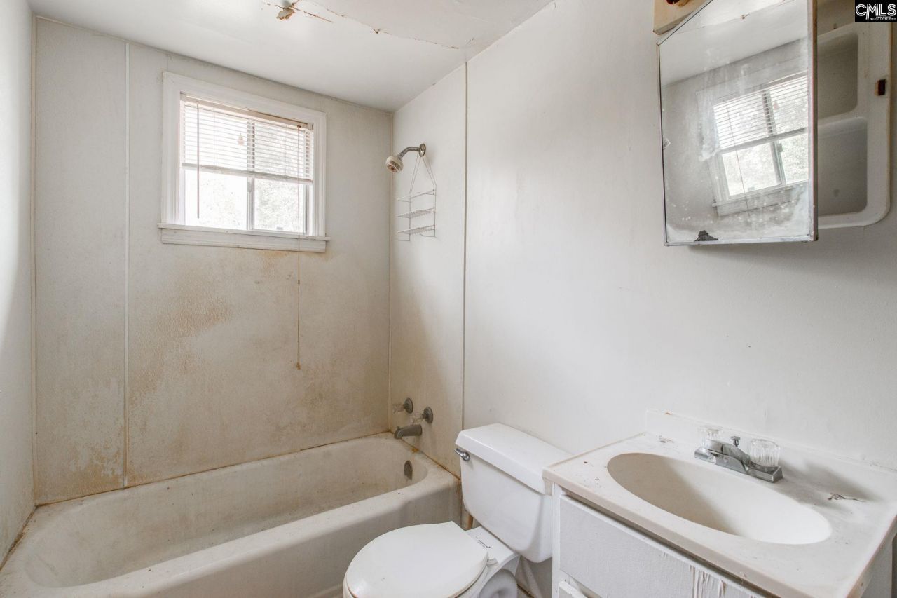 208 Kennerly Road  Photo 9