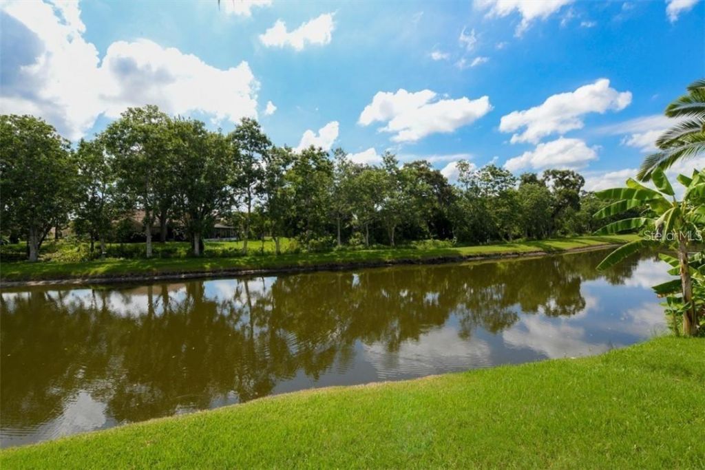 7207 39th Lane E, Sarasota, FL 34243 Photo