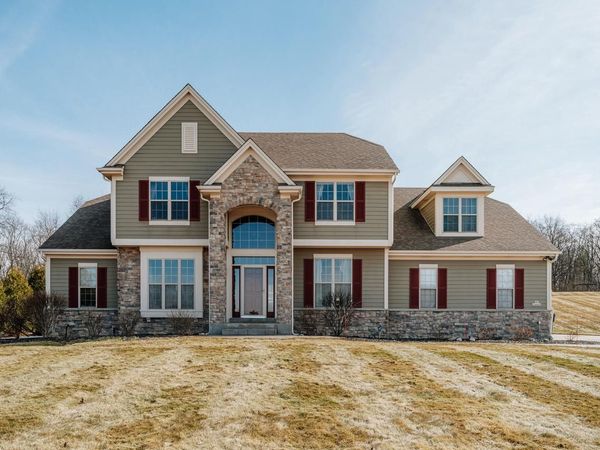 N64W28064 Forest Ridge CIRCLE, Sussex, WI 53089