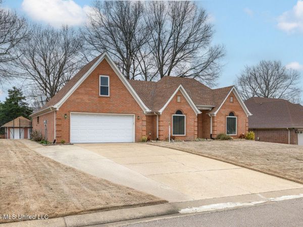 8918 Bell Forrest Drive, Olive Branch, MS 38654