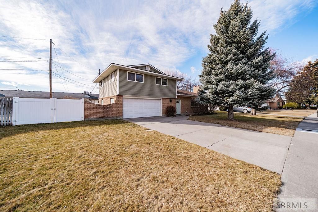 165 Carol Avenue, Idaho Falls, ID 83401 Main Photo