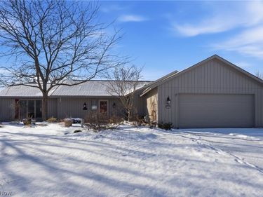 32933 Woodspring Circle, North Ridgeville, OH 44039