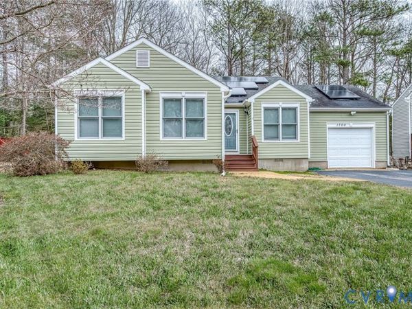 1700 Winters Hill Circle , North Chesterfield, VA 23236