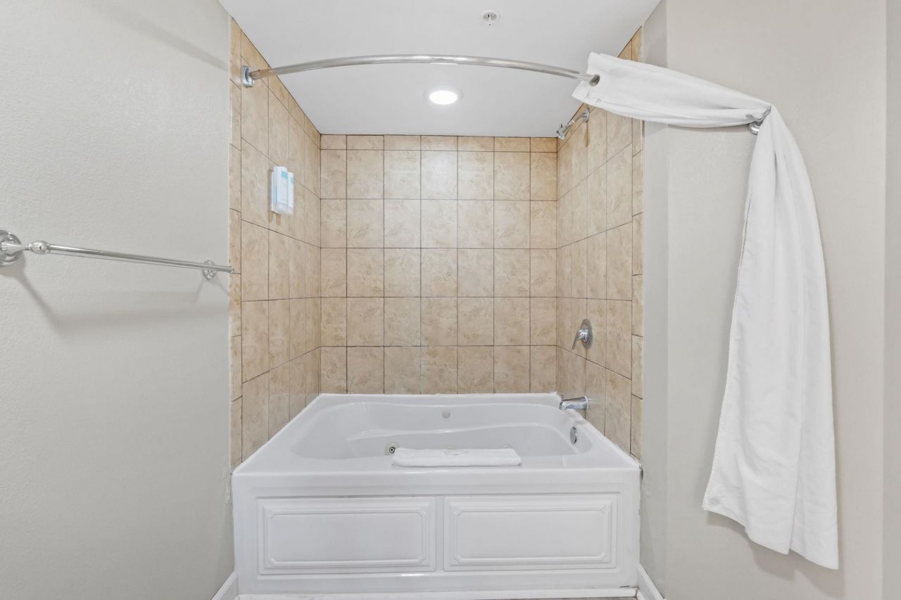 5300 N Ocean Blvd.  Photo 23