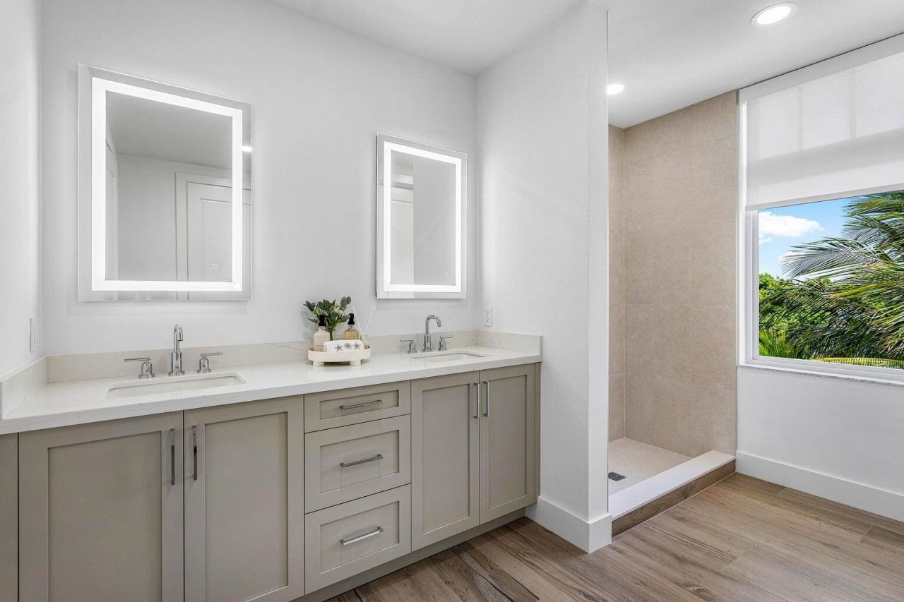 184 Lake Drive, Unit 1-101, Palm Beach Shores, FL 33404 Photo