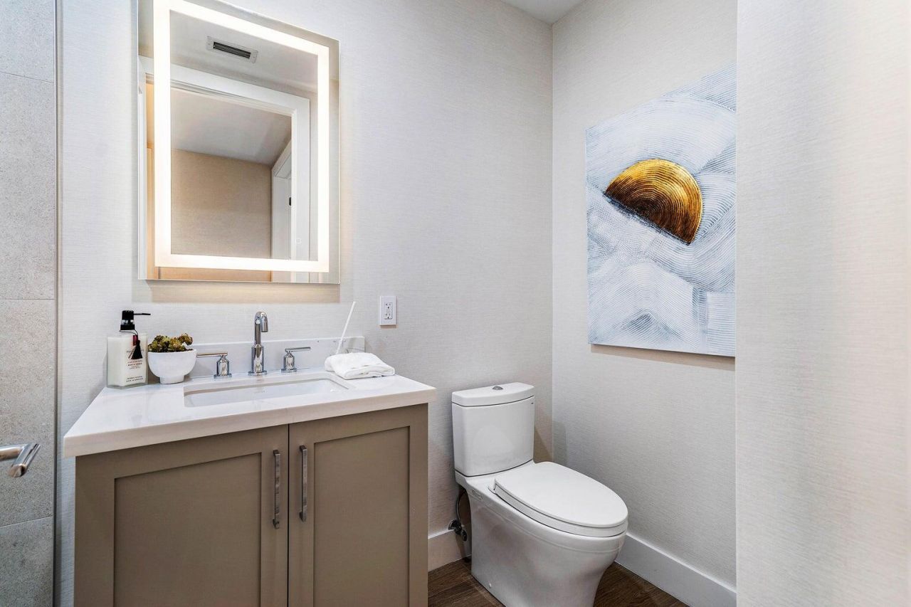 184 Lake Drive, Unit 1-101, Palm Beach Shores, FL 33404 Photo