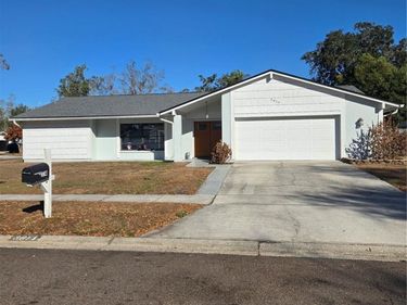 3814 CLOVERHILL COURT , BRANDON, FL 33511