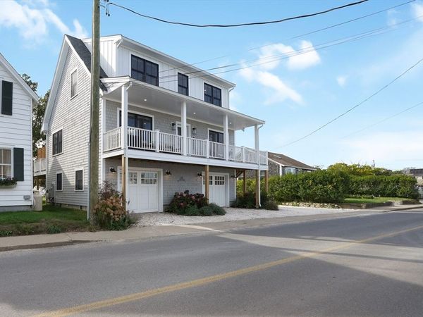 33 Lagoon Pond Road, Tisbury, MA 02568