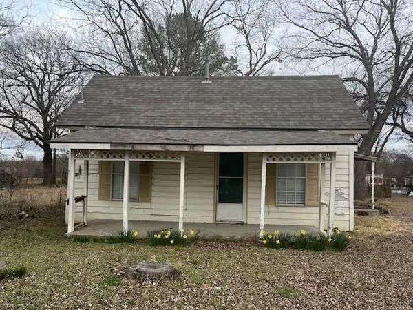 311 S Jernigan Street , Bells, TX 75414