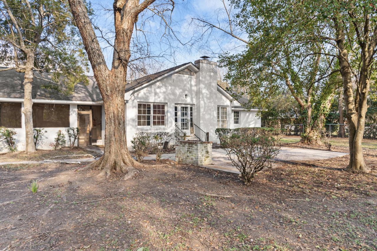 2243 Riverbank Drive Photo 7