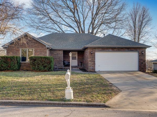 512 E Baldknobber Street , Nixa, MO 65714