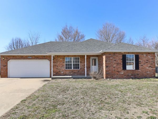 2731 S Grant Avenue , Bolivar, MO 65613