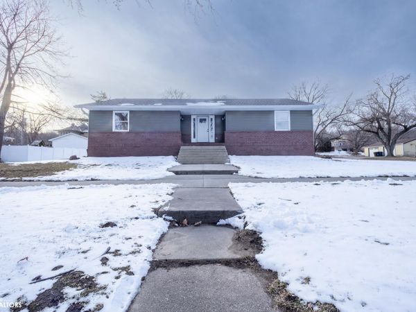 1611 Main Street, Hamburg, IA 51640