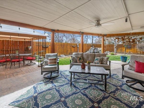 712 SW 4th St, Fruitland, ID 83660