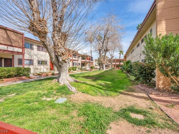 350 E Desert Inn Road , Unit 105, Las Vegas, NV 89109