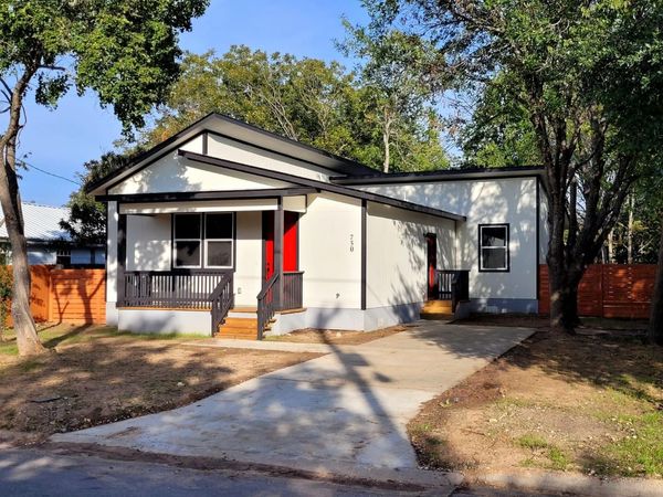 750 S Main ST, Lockhart, TX 78644