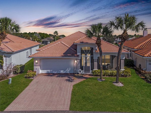 584 NW Lambrusco Drive, Port Saint Lucie, FL 34986