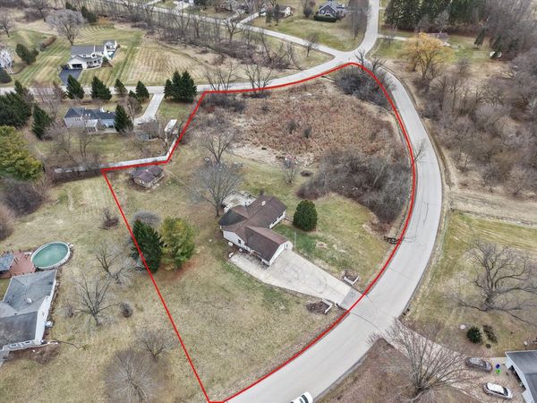 N51W27909 N Willow Creek Dr, Lisbon, WI 53072