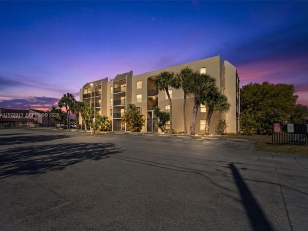 8005 Lake Dr , Unit 408, Doral, FL 33166