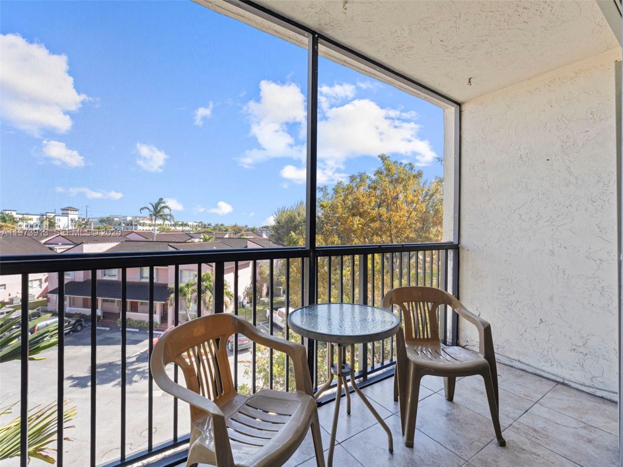 8005 Lake Dr , Unit 408, Doral, FL 33166 Photo