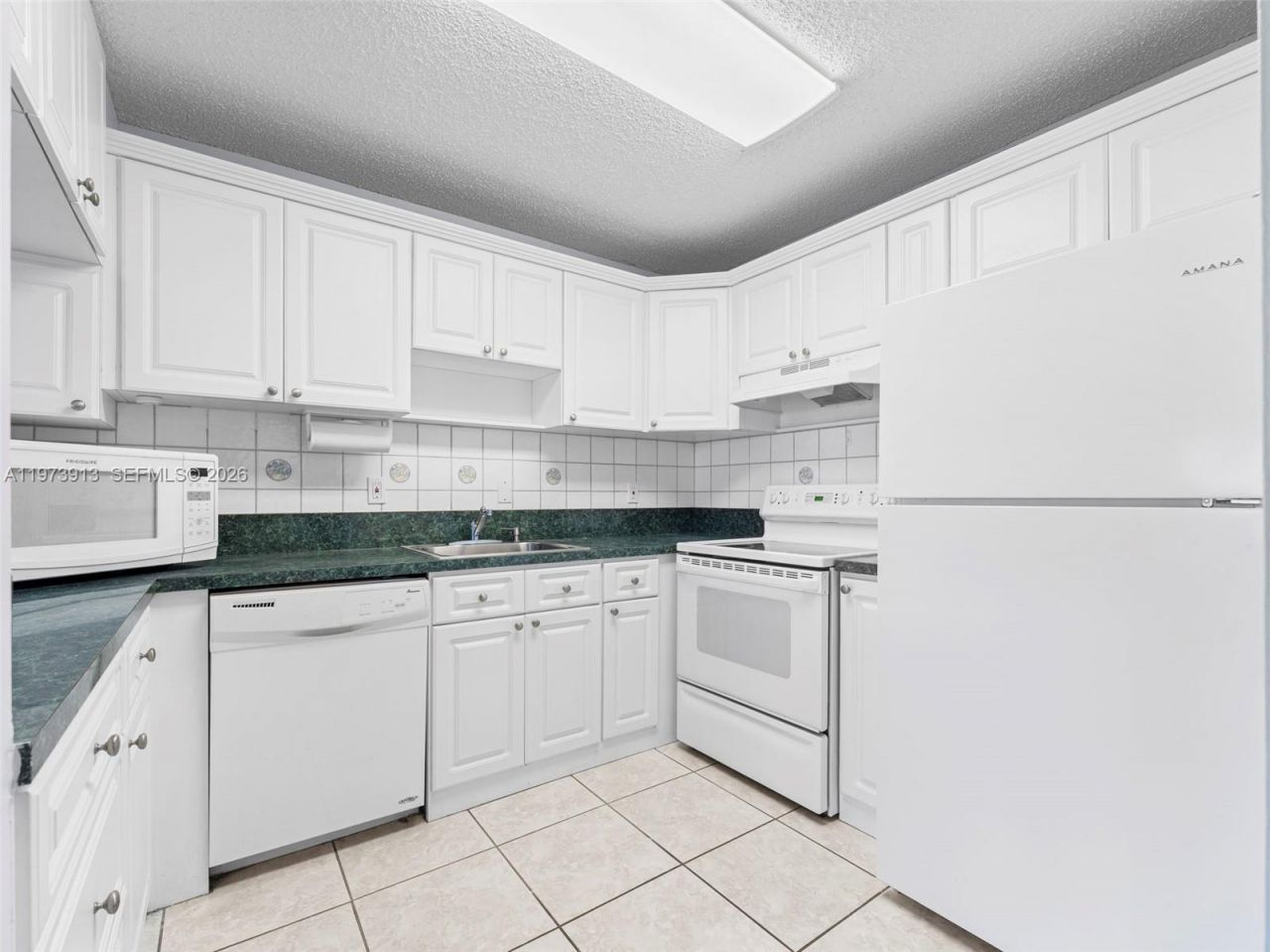 8005 Lake Dr , Unit 408, Doral, FL 33166 Photo