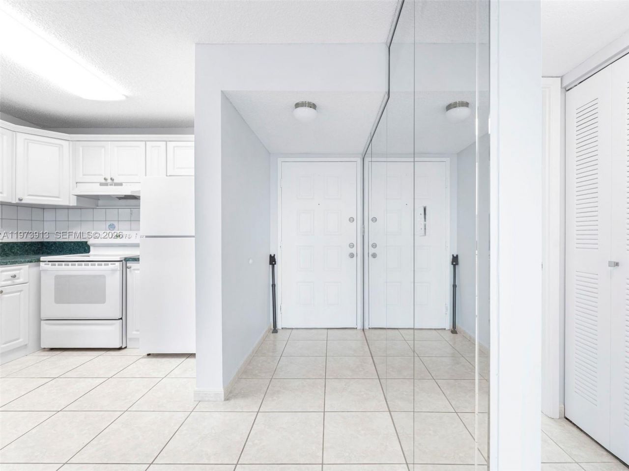 8005 Lake Dr , Unit 408, Doral, FL 33166 Photo