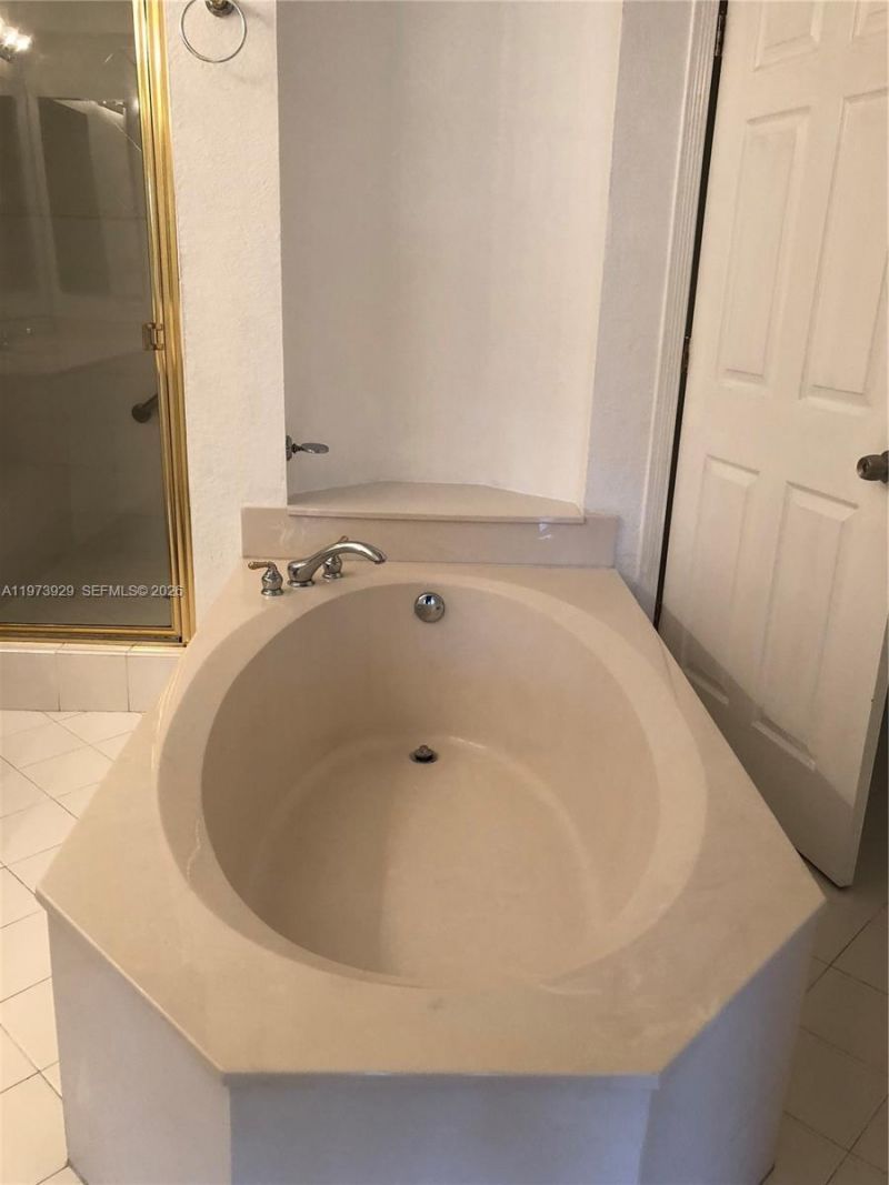 10710 NW 66th St , Unit 210, Doral, FL 33178 Photo