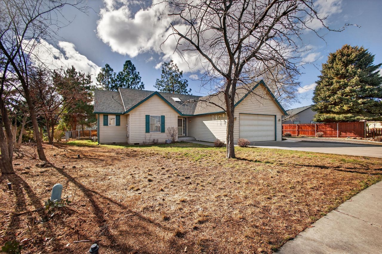 2440 SW Indian Avenue, Redmond, OR 97756 Main Photo