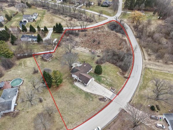N51W27909 N Willow Creek DRIVE, Pewaukee, WI 53072
