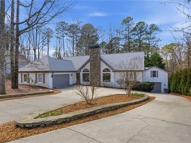 6120 Woodlake Drive, Buford, GA 30518