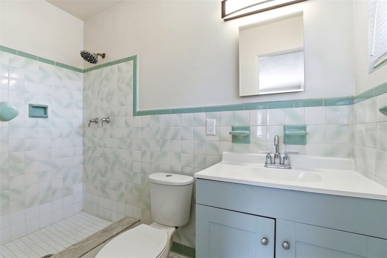 1913 Baldwin Drive , Orlando, FL 32806 Photo