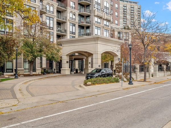 500 E Grant Street, Unit 2406, Minneapolis, MN 55404