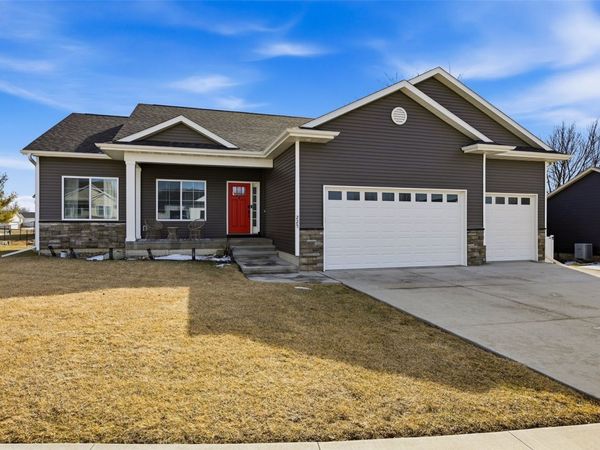 225 Meadow Breeze Lane , Center Point, IA 52213