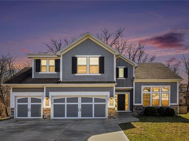 1207 E 15th Street, Kearney, MO 64060