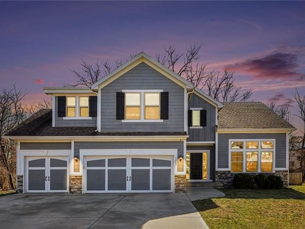 1207 E 15th Street, Kearney, MO 64060