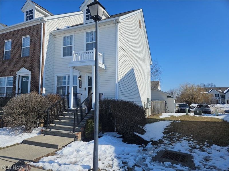 988 Hartford Village Boulevard, Columbus, OH 43228 Photo 1