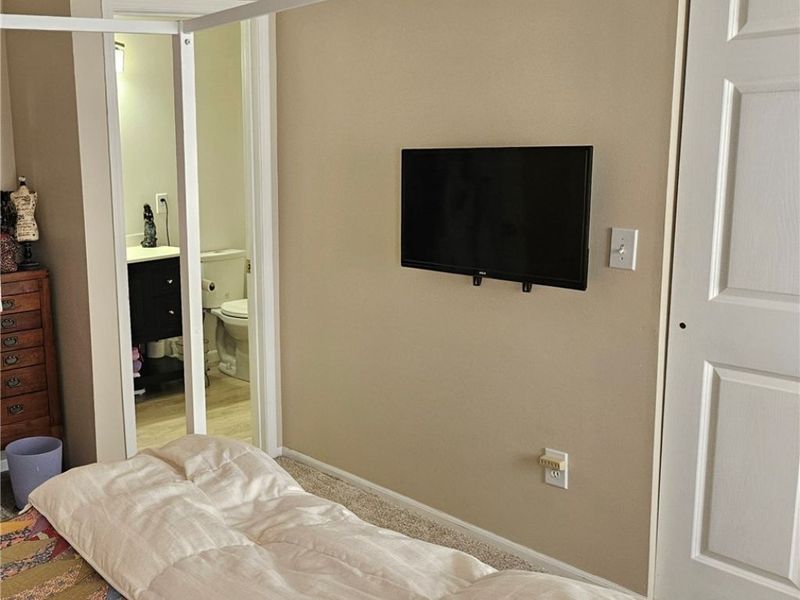 988 Hartford Village Boulevard, Columbus, OH 43228 Photo 10