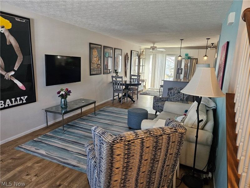 988 Hartford Village Boulevard, Columbus, OH 43228 Photo 2