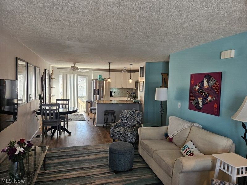 988 Hartford Village Boulevard, Columbus, OH 43228 Photo 3